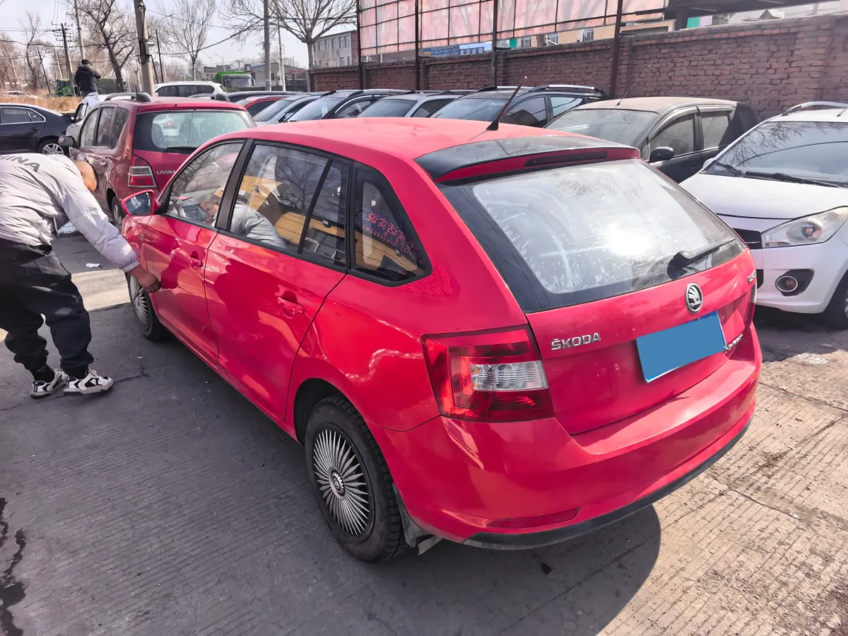 2016 Skoda Rapid Spaceback 1.4L 90HP L4 5MT,autocango,china used car exporter,china ev exporter,chinese used car exporter,chinese used ev exporter