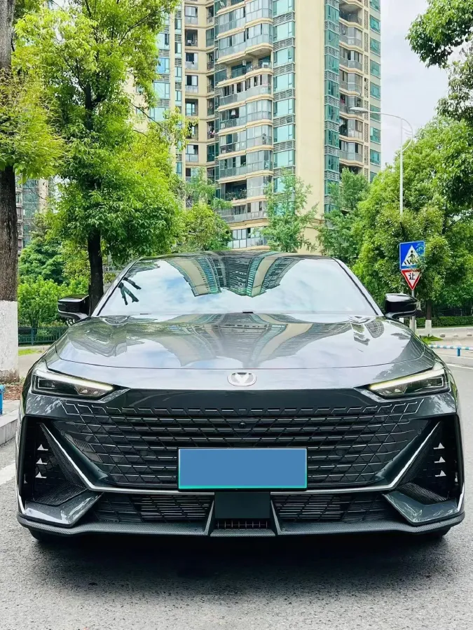 2024 ChangAn UNI-V iDD 1.5L 110HP L4 E-CVT PHEV 18.99KWH,autocango,china used car exporter,china ev exporter,chinese used car exporter,chinese used ev exporter