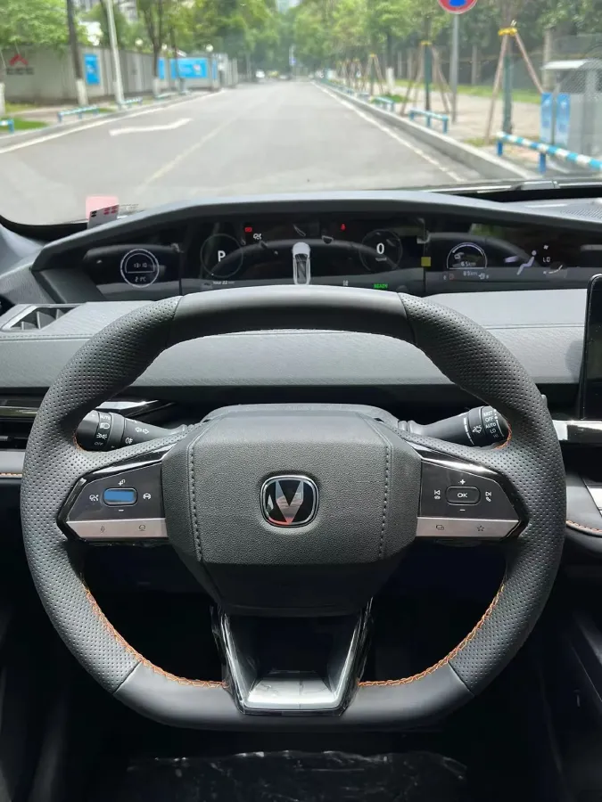 2024 ChangAn UNI-V iDD 1.5L 110HP L4 E-CVT PHEV 18.99KWH,autocango,china used car exporter,china ev exporter,chinese used car exporter,chinese used ev exporter