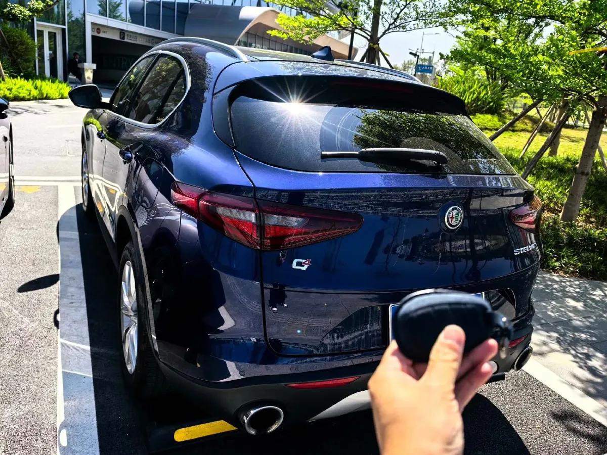 2017 Jaguar XE 2.0T 240HP L4 8AT,autocango,china used car exporter,china ev exporter,chinese used car exporter,chinese used ev exporter