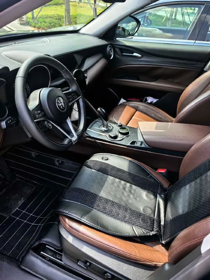 2017 Jaguar XE 2.0T 240HP L4 8AT,autocango,china used car exporter,china ev exporter,chinese used car exporter,chinese used ev exporter