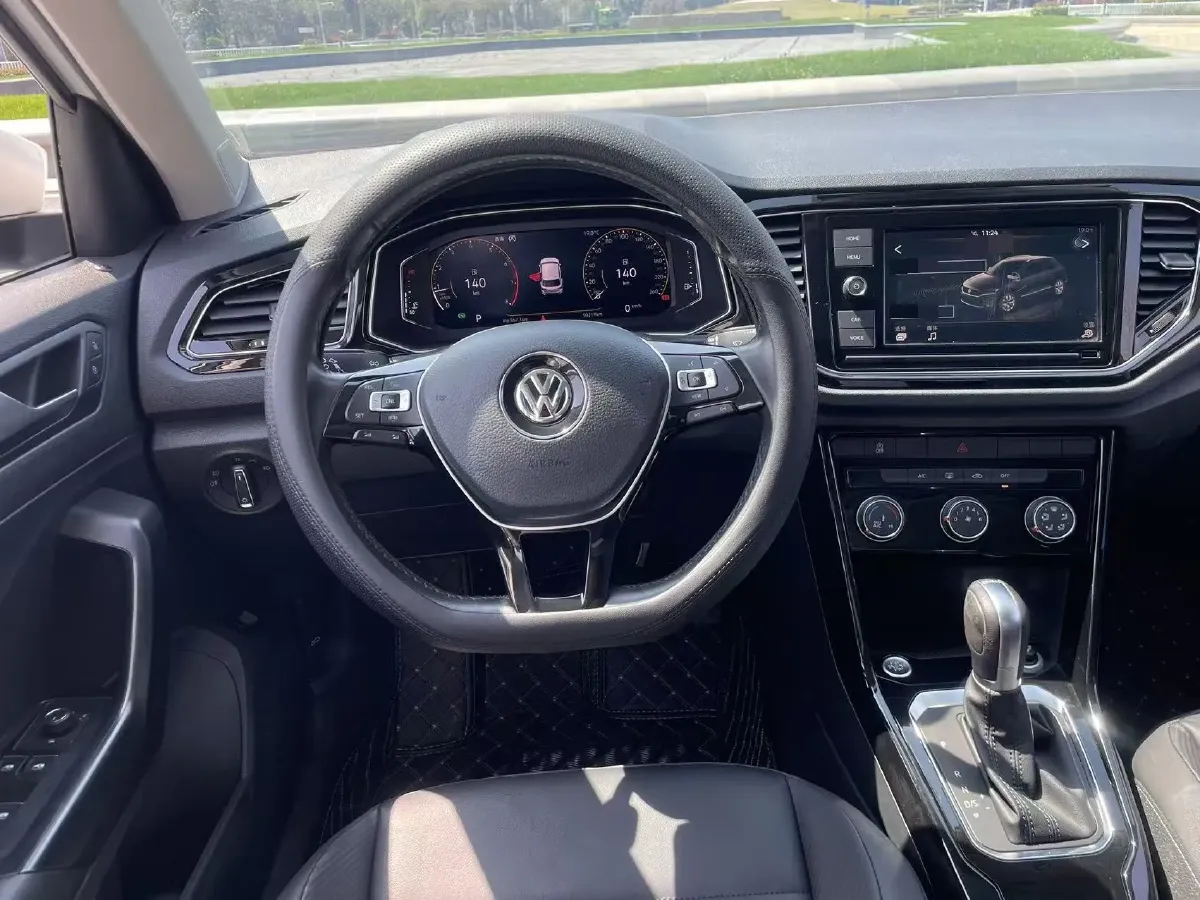 2021 Volkswagen T-Roc 1.4T 150HP L4 7DCT,autocango,china used car exporter,china ev exporter,chinese used car exporter,chinese used ev exporter