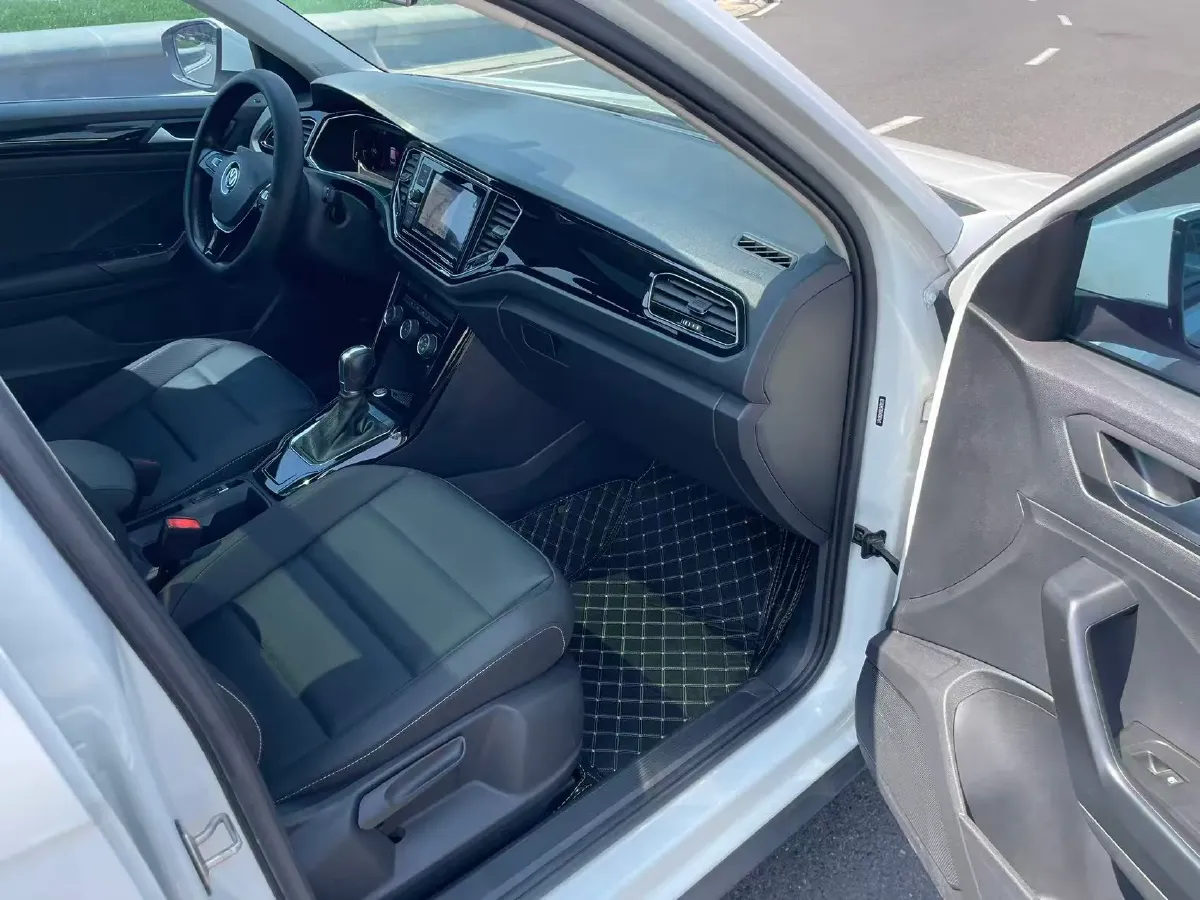 2021 Volkswagen T-Roc 1.4T 150HP L4 7DCT,autocango,china used car exporter,china ev exporter,chinese used car exporter,chinese used ev exporter