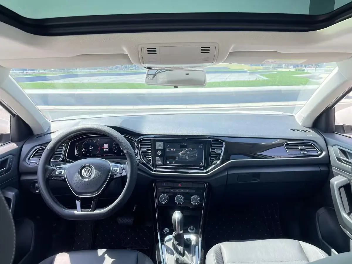 2021 Volkswagen T-Roc 1.4T 150HP L4 7DCT,autocango,china used car exporter,china ev exporter,chinese used car exporter,chinese used ev exporter