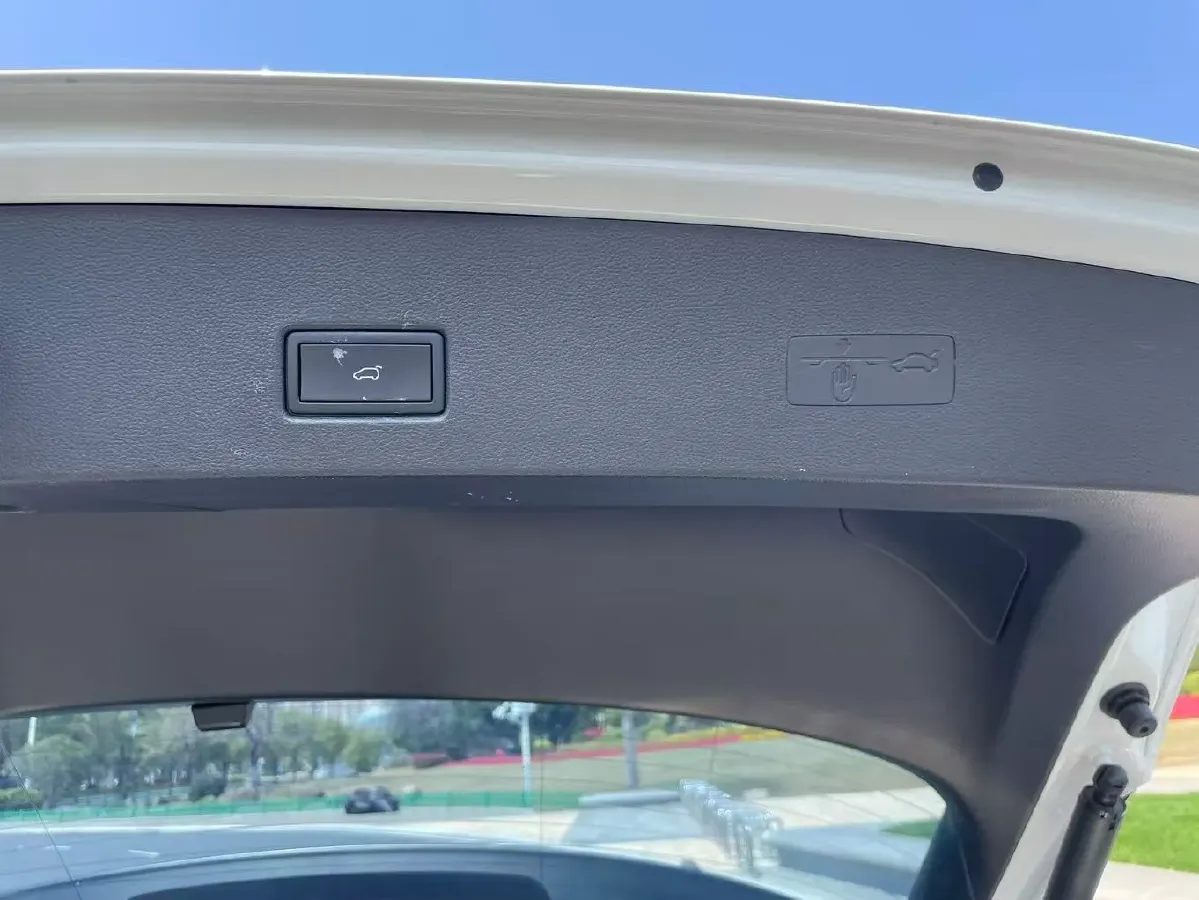 2021 Volkswagen T-Roc 1.4T 150HP L4 7DCT,autocango,china used car exporter,china ev exporter,chinese used car exporter,chinese used ev exporter