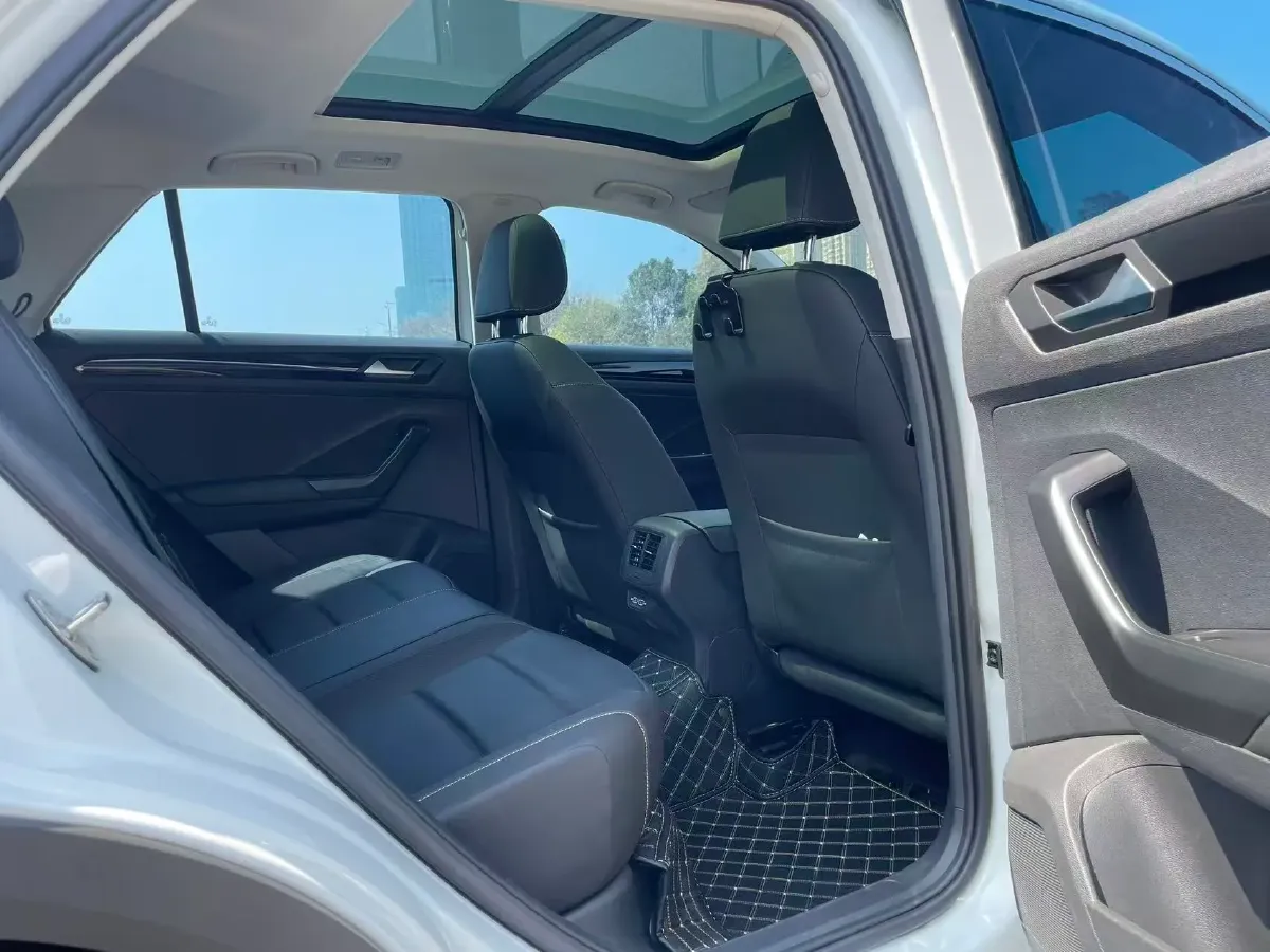 2021 Volkswagen T-Roc 1.4T 150HP L4 7DCT,autocango,china used car exporter,china ev exporter,chinese used car exporter,chinese used ev exporter