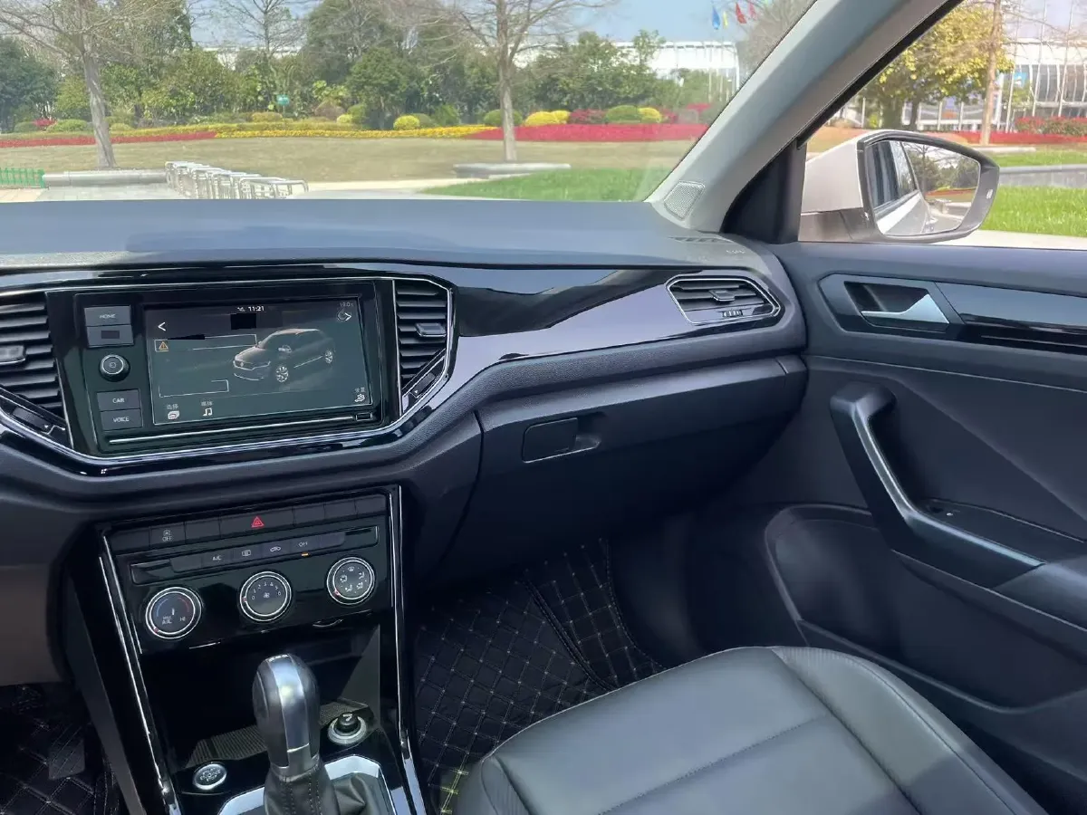 2021 Volkswagen T-Roc 1.4T 150HP L4 7DCT,autocango,china used car exporter,china ev exporter,chinese used car exporter,chinese used ev exporter