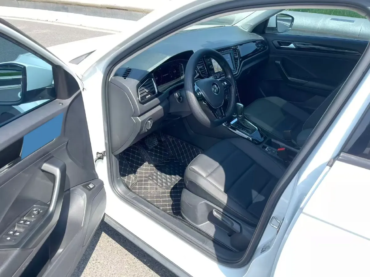 2021 Volkswagen T-Roc 1.4T 150HP L4 7DCT,autocango,china used car exporter,china ev exporter,chinese used car exporter,chinese used ev exporter