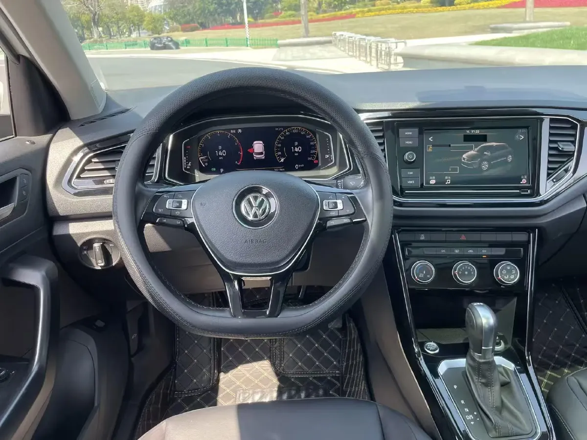 2021 Volkswagen T-Roc 1.4T 150HP L4 7DCT,autocango,china used car exporter,china ev exporter,chinese used car exporter,chinese used ev exporter