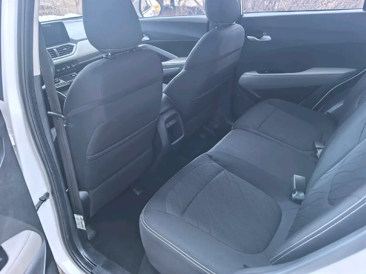 2019 BaoJun 730 1.5L 105HP L4 6MT,autocango,china used car exporter,china ev exporter,chinese used car exporter,chinese used ev exporter