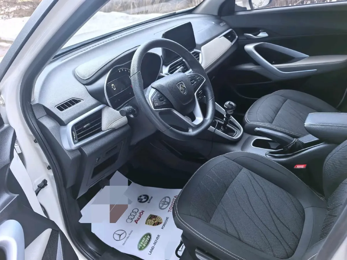 2019 BaoJun 730 1.5L 105HP L4 6MT,autocango,china used car exporter,china ev exporter,chinese used car exporter,chinese used ev exporter