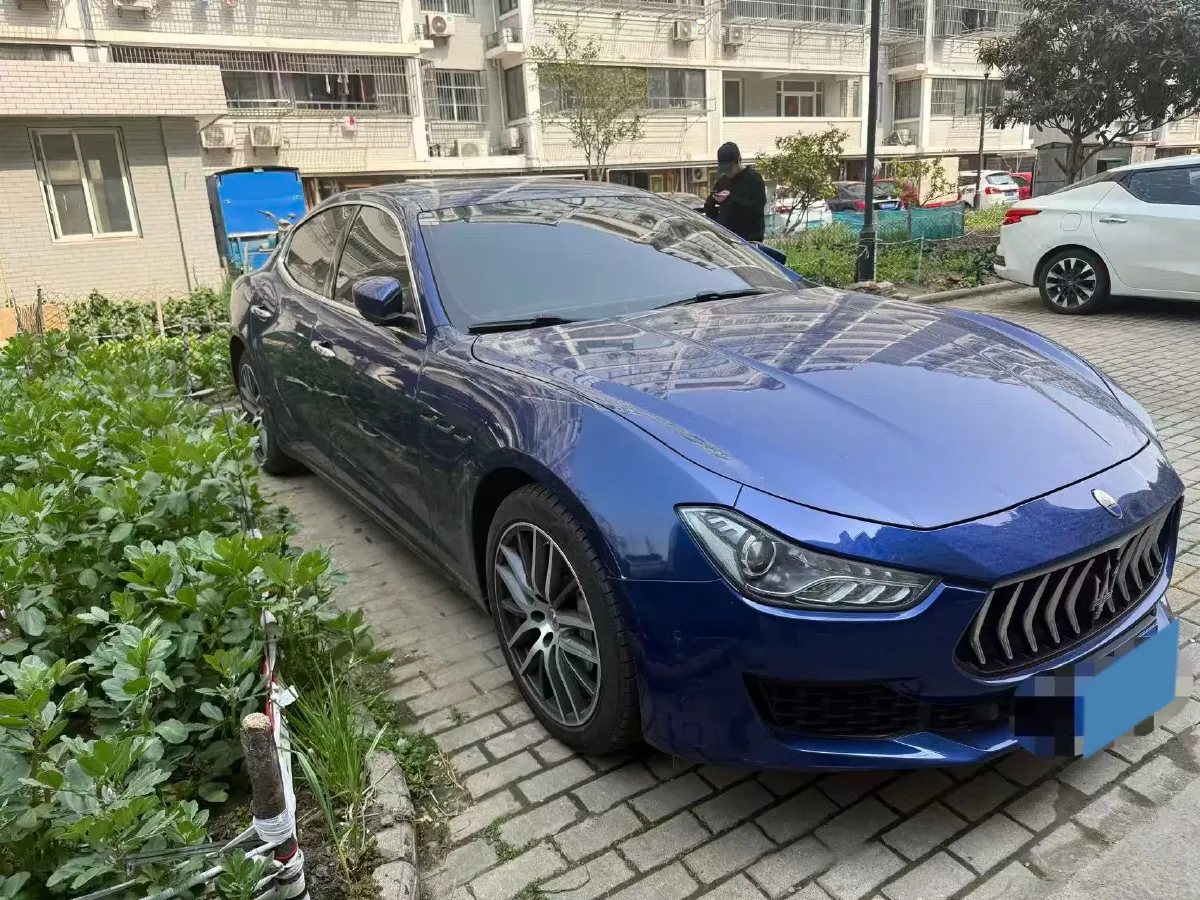 2021 Maserati Ghibli 2.0T 330HP L4 8AT,autocango,china used car exporter,china ev exporter,chinese used car exporter,chinese used ev exporter