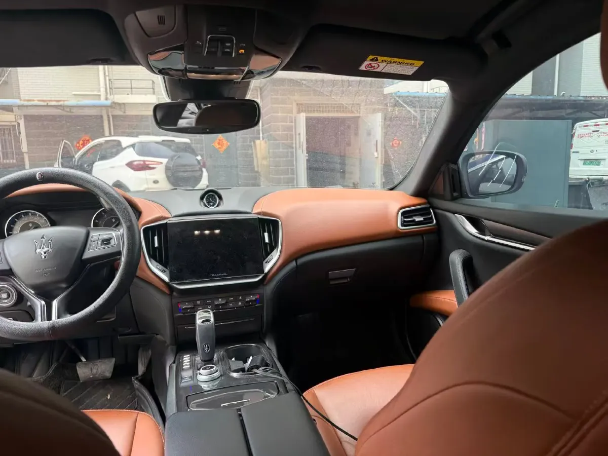 2021 Maserati Ghibli 2.0T 330HP L4 8AT,autocango,china used car exporter,china ev exporter,chinese used car exporter,chinese used ev exporter