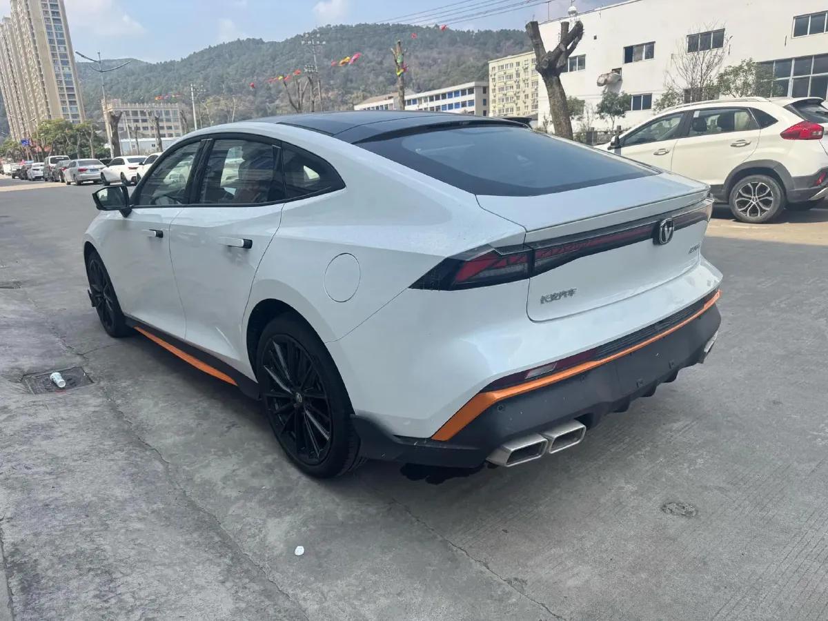 2025 ChangAn UNI-V 1.5T 192HP L4 7DCT,autocango,china used car exporter,china ev exporter,chinese used car exporter,chinese used ev exporter