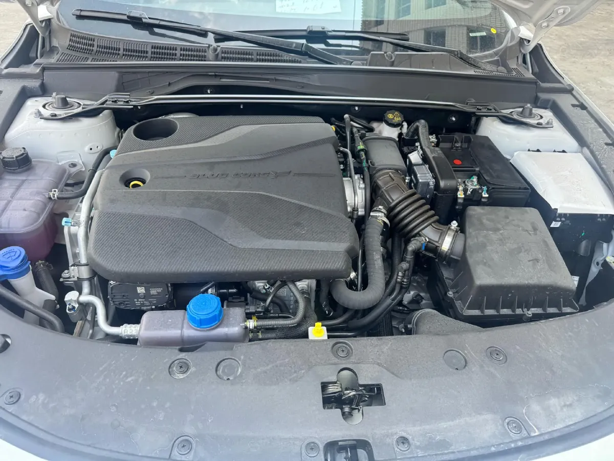 2025 ChangAn UNI-V 1.5T 192HP L4 7DCT,autocango,china used car exporter,china ev exporter,chinese used car exporter,chinese used ev exporter