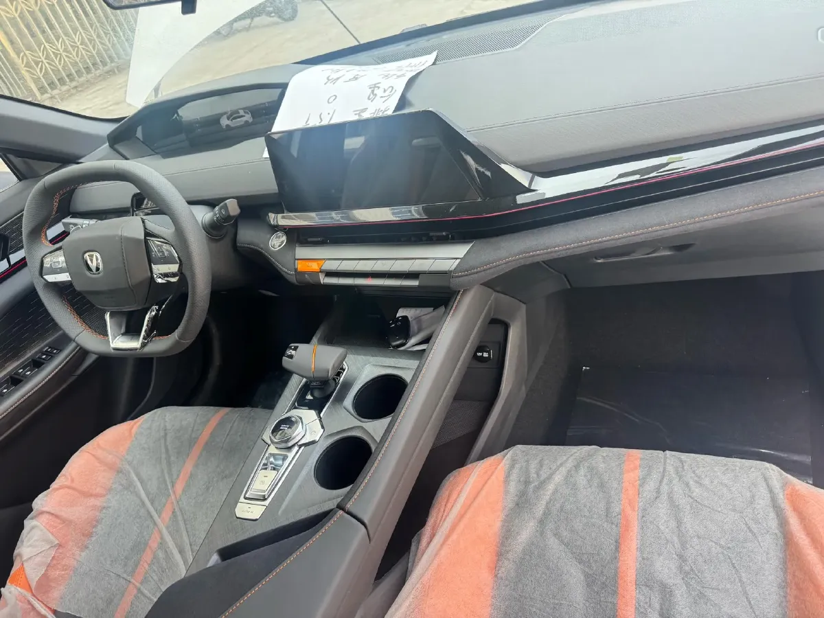 2025 ChangAn UNI-V 1.5T 192HP L4 7DCT,autocango,china used car exporter,china ev exporter,chinese used car exporter,chinese used ev exporter