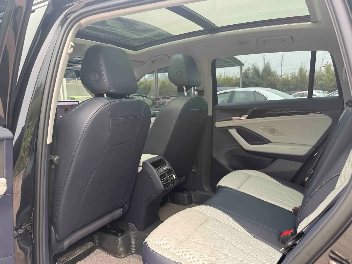 2024 Volkswagen Tiguan L 2.0T 186HP L4 7DCT,autocango,china used car exporter,china ev exporter,chinese used car exporter,chinese used ev exporter