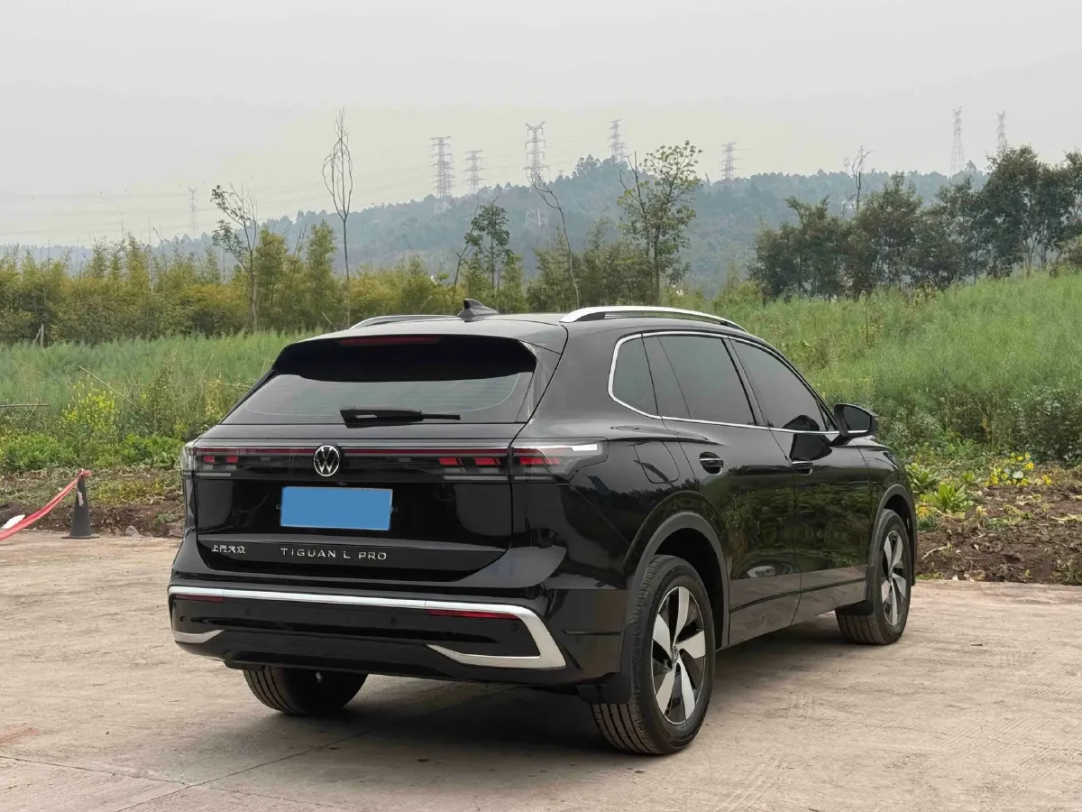2024 Volkswagen Tiguan L 2.0T 186HP L4 7DCT,autocango,china used car exporter,china ev exporter,chinese used car exporter,chinese used ev exporter