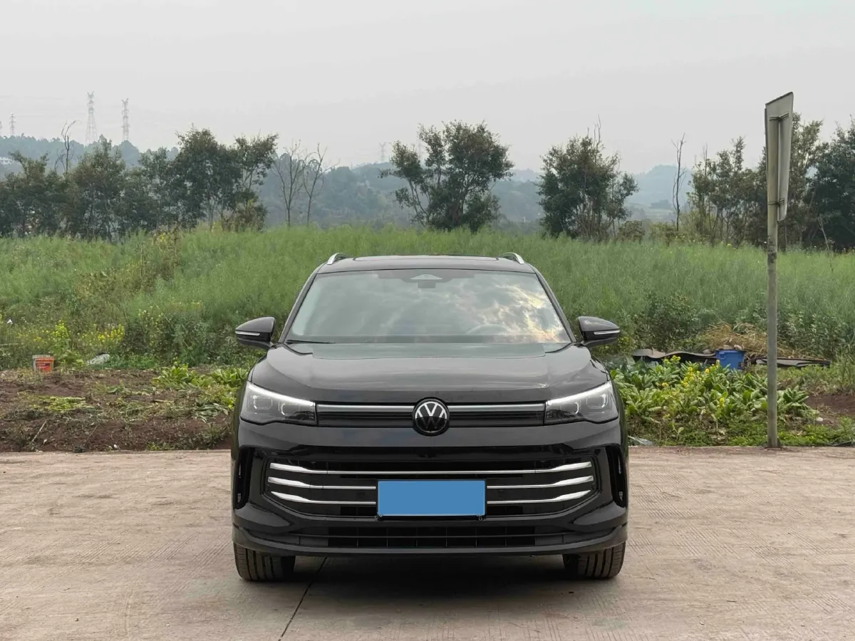 2024 Volkswagen Tiguan L 2.0T 186HP L4 7DCT,autocango,china used car exporter,china ev exporter,chinese used car exporter,chinese used ev exporter