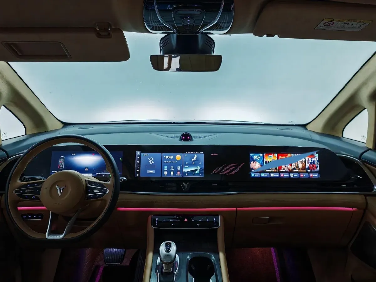 2024 Voyah Dream 1.5T 150HP L4 PHEV 43KWH,autocango,china used car exporter,china ev exporter,chinese used car exporter,chinese used ev exporter