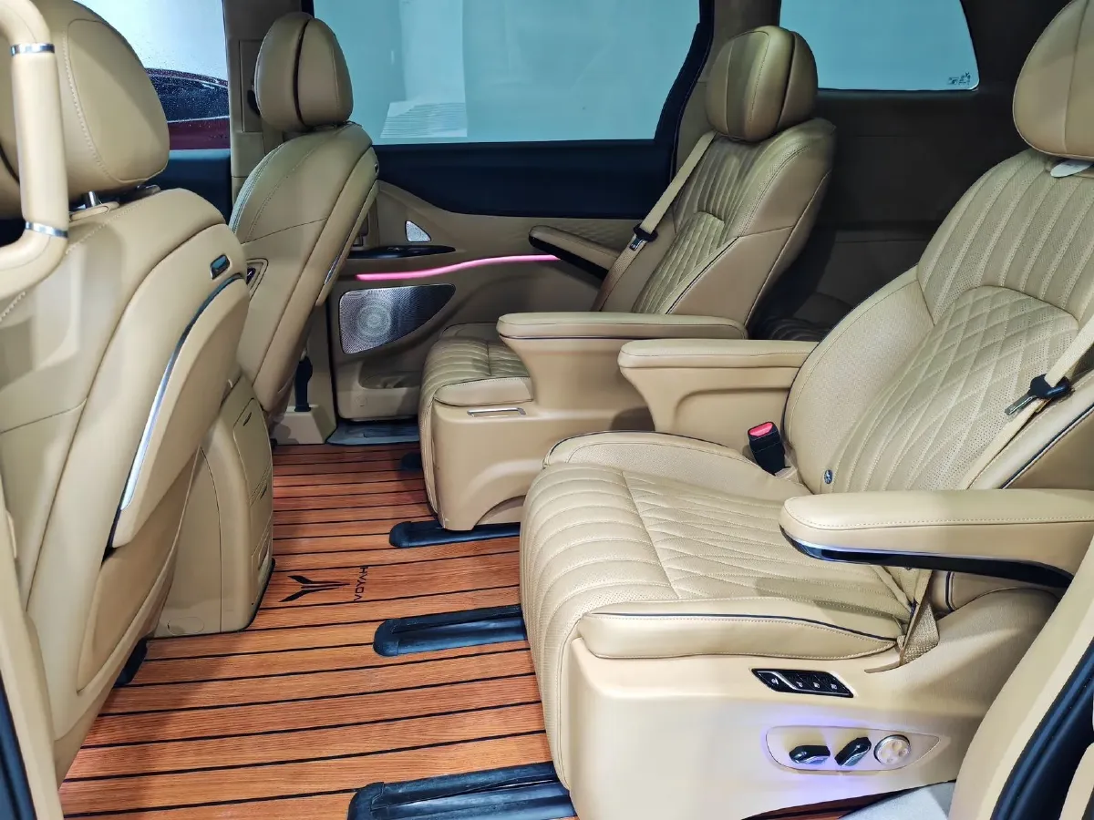 2024 Voyah Dream 1.5T 150HP L4 PHEV 43KWH,autocango,china used car exporter,china ev exporter,chinese used car exporter,chinese used ev exporter