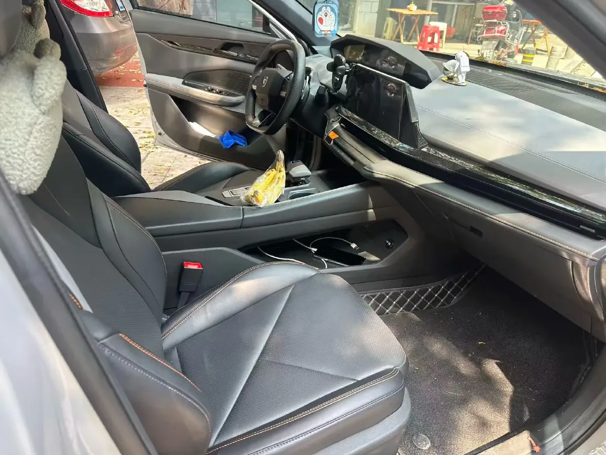 2022 ChangAn UNI-V 1.5T 188HP L4 7DCT,autocango,china used car exporter,china ev exporter,chinese used car exporter,chinese used ev exporter