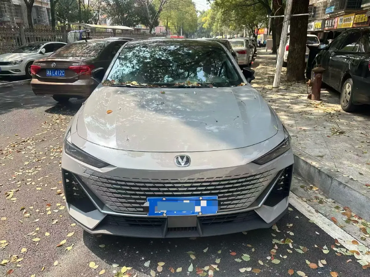 2022 ChangAn UNI-V 1.5T 188HP L4 7DCT,autocango,china used car exporter,china ev exporter,chinese used car exporter,chinese used ev exporter