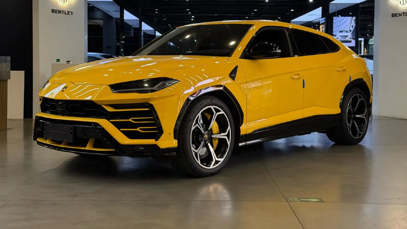 2021 Lamborghini Urus 4.0T 641HP V8 8AT,autocango,china used car exporter,china ev exporter,chinese used car exporter,chinese used ev exporter