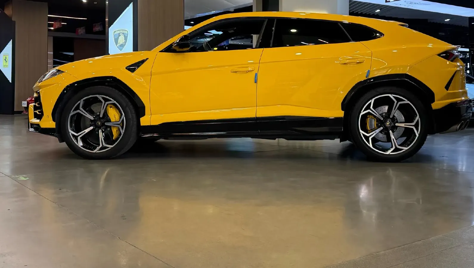 2021 Lamborghini Urus 4.0T 641HP V8 8AT,autocango,china used car exporter,china ev exporter,chinese used car exporter,chinese used ev exporter