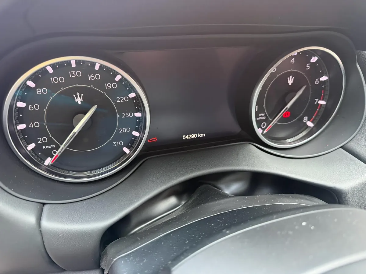 2022 Maserati Levante 2.0T 330HP L4 8AT,autocango,china used car exporter,china ev exporter,chinese used car exporter,chinese used ev exporter