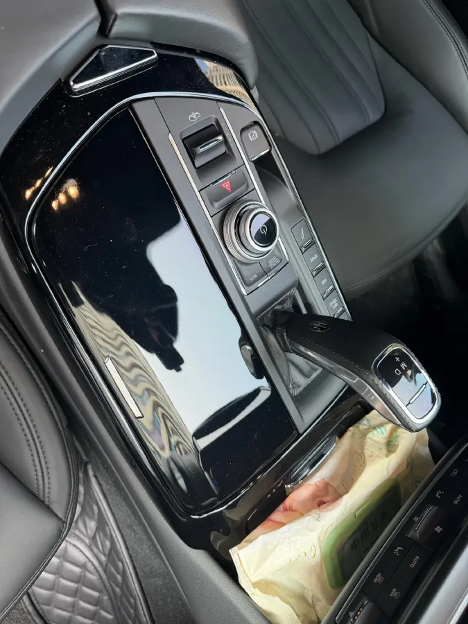 2022 Maserati Levante 2.0T 330HP L4 8AT,autocango,china used car exporter,china ev exporter,chinese used car exporter,chinese used ev exporter