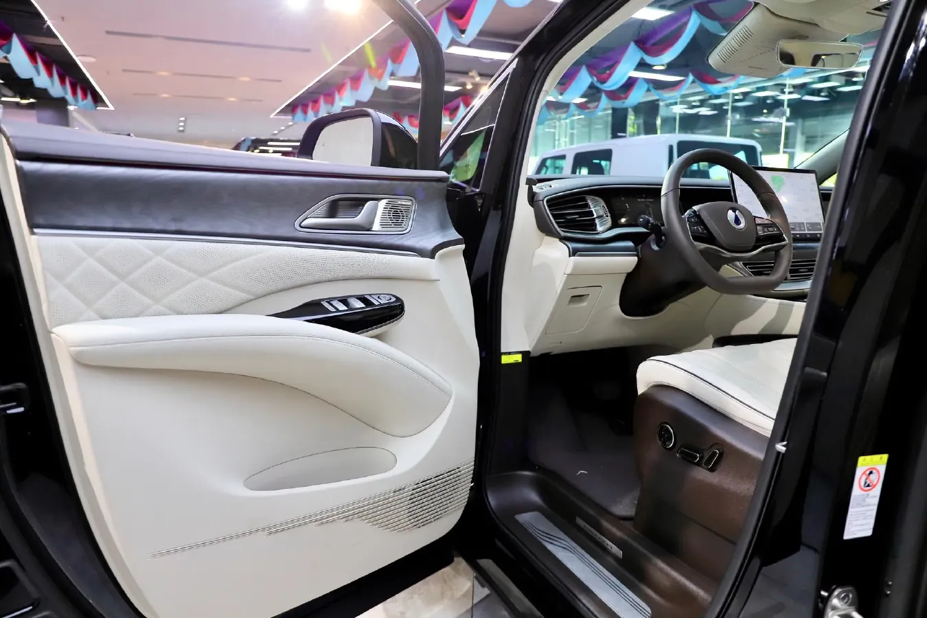 2024 Denza D9 1.5T 139HP L4 E-CVT PHEV 40KWH,autocango,china used car exporter,china ev exporter,chinese used car exporter,chinese used ev exporter