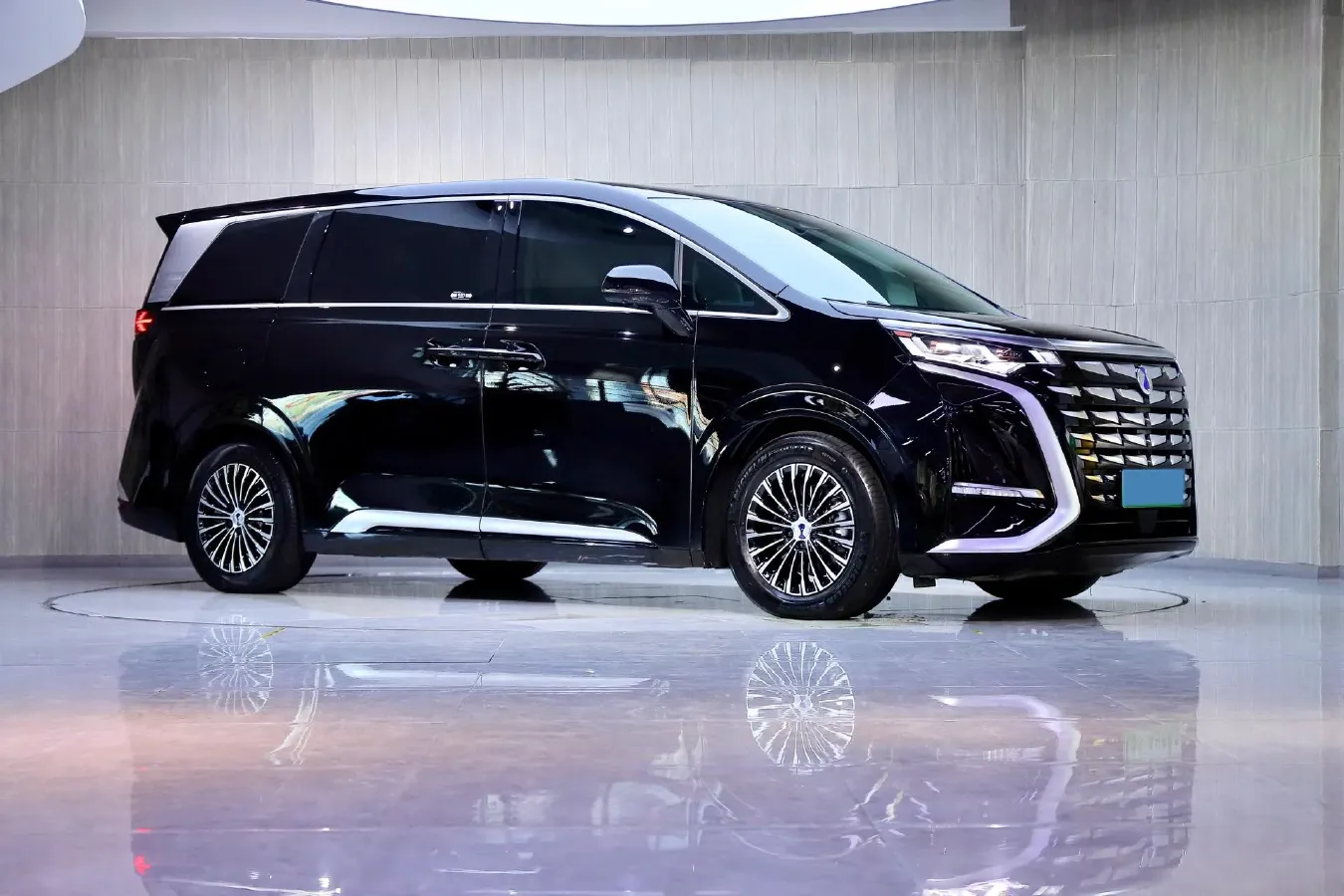 2024 Denza D9 1.5T 139HP L4 E-CVT PHEV 40KWH,autocango,china used car exporter,china ev exporter,chinese used car exporter,chinese used ev exporter