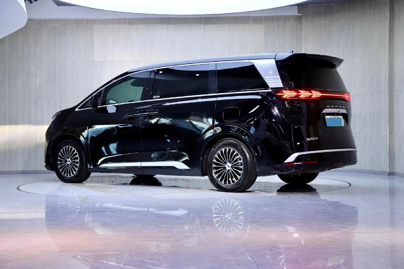 2024 Denza D9 1.5T 139HP L4 E-CVT PHEV 40KWH,autocango,china used car exporter,china ev exporter,chinese used car exporter,chinese used ev exporter