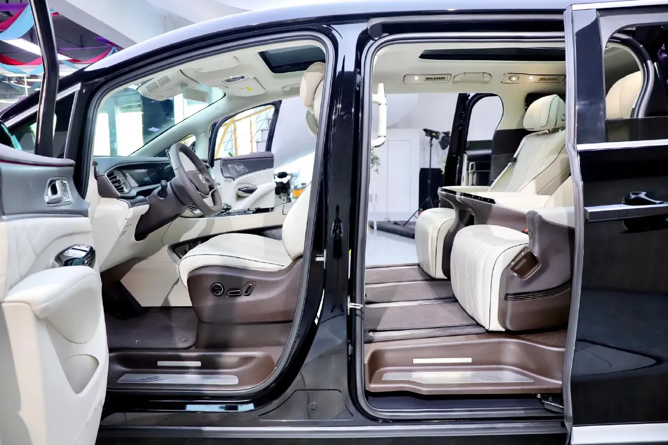 2024 Denza D9 1.5T 139HP L4 E-CVT PHEV 40KWH,autocango,china used car exporter,china ev exporter,chinese used car exporter,chinese used ev exporter