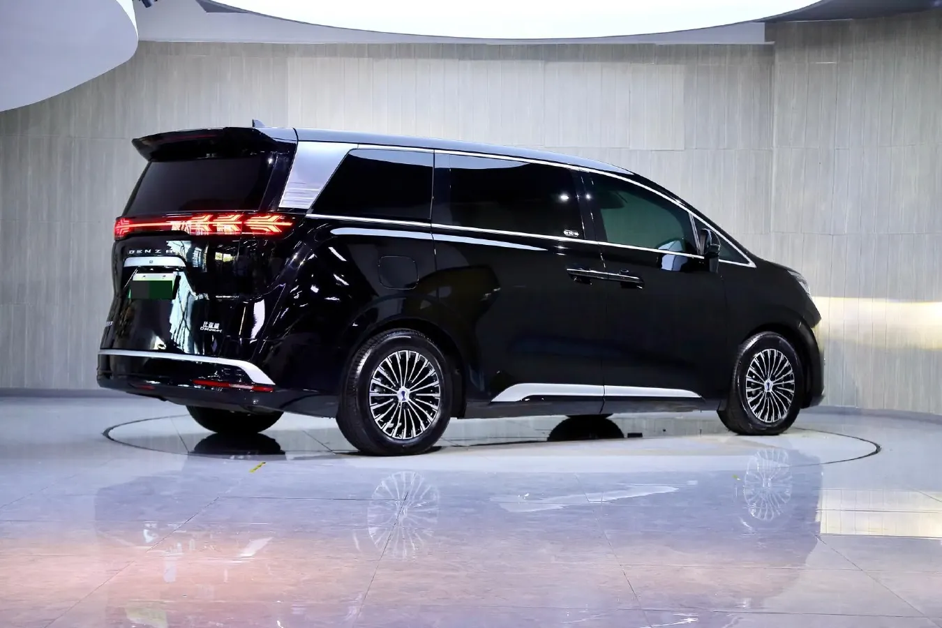 2024 Denza D9 1.5T 139HP L4 E-CVT PHEV 40KWH,autocango,china used car exporter,china ev exporter,chinese used car exporter,chinese used ev exporter