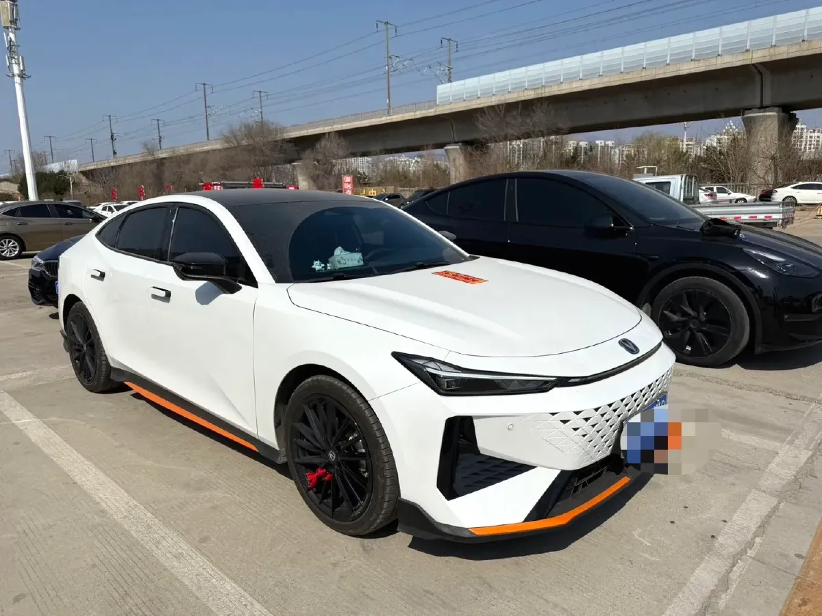 2024 ChangAn UNI-V 1.5T 188HP L4 7DCT,autocango,china used car exporter,china ev exporter,chinese used car exporter,chinese used ev exporter