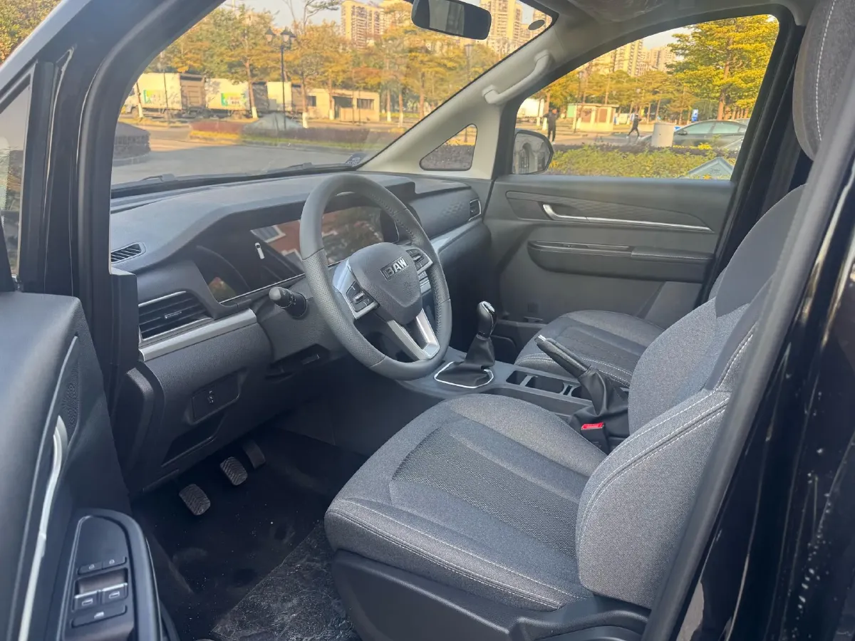 2025 BAW RuiSheng Trump M7 1.6L 124HP L4 5MT,autocango,china used car exporter,china ev exporter,chinese used car exporter,chinese used ev exporter