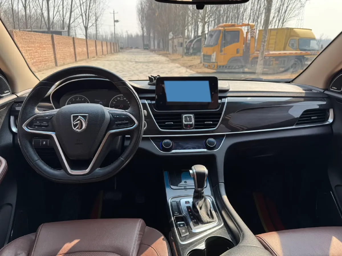 2017 BaoJun 560 1.5T 150HP L4 6DCT,autocango,china used car exporter,china ev exporter,chinese used car exporter,chinese used ev exporter