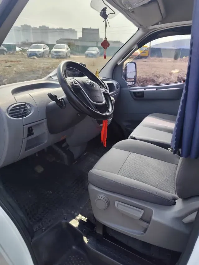 2023 MAXUS XinTu V80 2.0T 127HP L4 6MT,autocango,china used car exporter,china ev exporter,chinese used car exporter,chinese used ev exporter