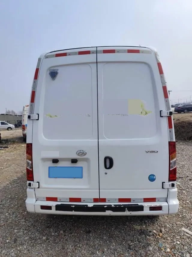 2023 MAXUS XinTu V80 2.0T 127HP L4 6MT,autocango,china used car exporter,china ev exporter,chinese used car exporter,chinese used ev exporter