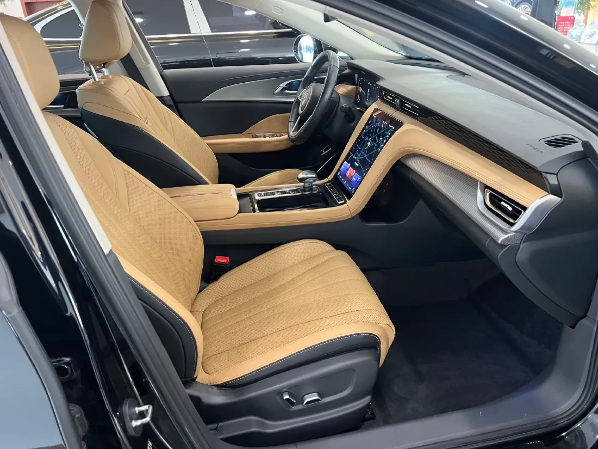 2023 HongQi H5 2.0T 224HP L4 8AT,autocango,china used car exporter,china ev exporter,chinese used car exporter,chinese used ev exporter