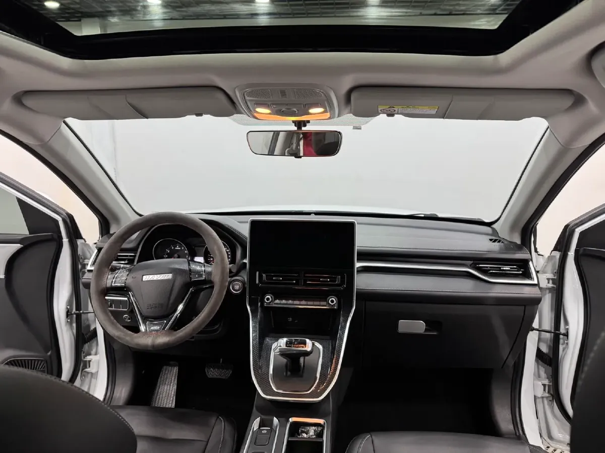 2021 Haval M6 1.5T 150HP L4 7DCT,autocango,china used car exporter,china ev exporter,chinese used car exporter,chinese used ev exporter