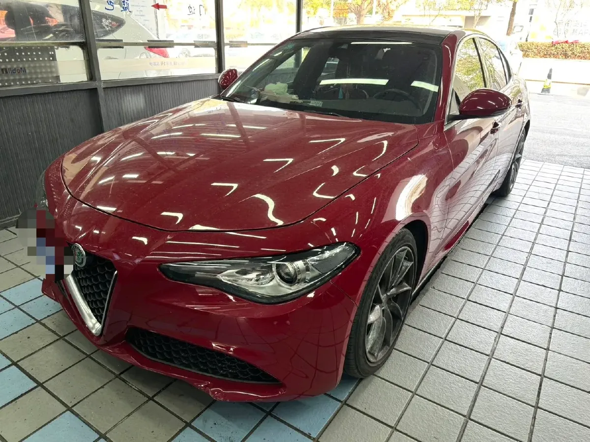 2020 Alfa Romeo Giulia 2.0T 280HP L4 8AT,autocango,china used car exporter,china ev exporter,chinese used car exporter,chinese used ev exporter