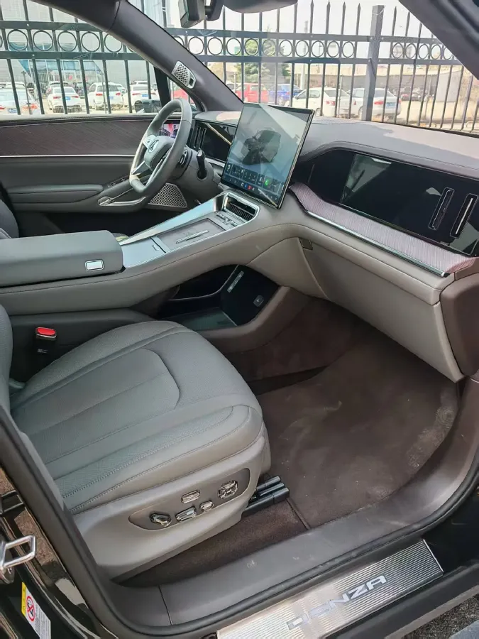 2025 Denza DenzaN9 2.0T 207HP L4 E-CVT PHEV,autocango,china used car exporter,china ev exporter,chinese used car exporter,chinese used ev exporter