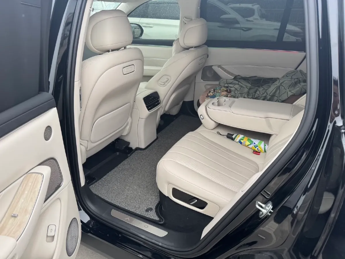2025 AITO AITO M8 BEV,autocango,china used car exporter,china ev exporter,chinese used car exporter,chinese used ev exporter