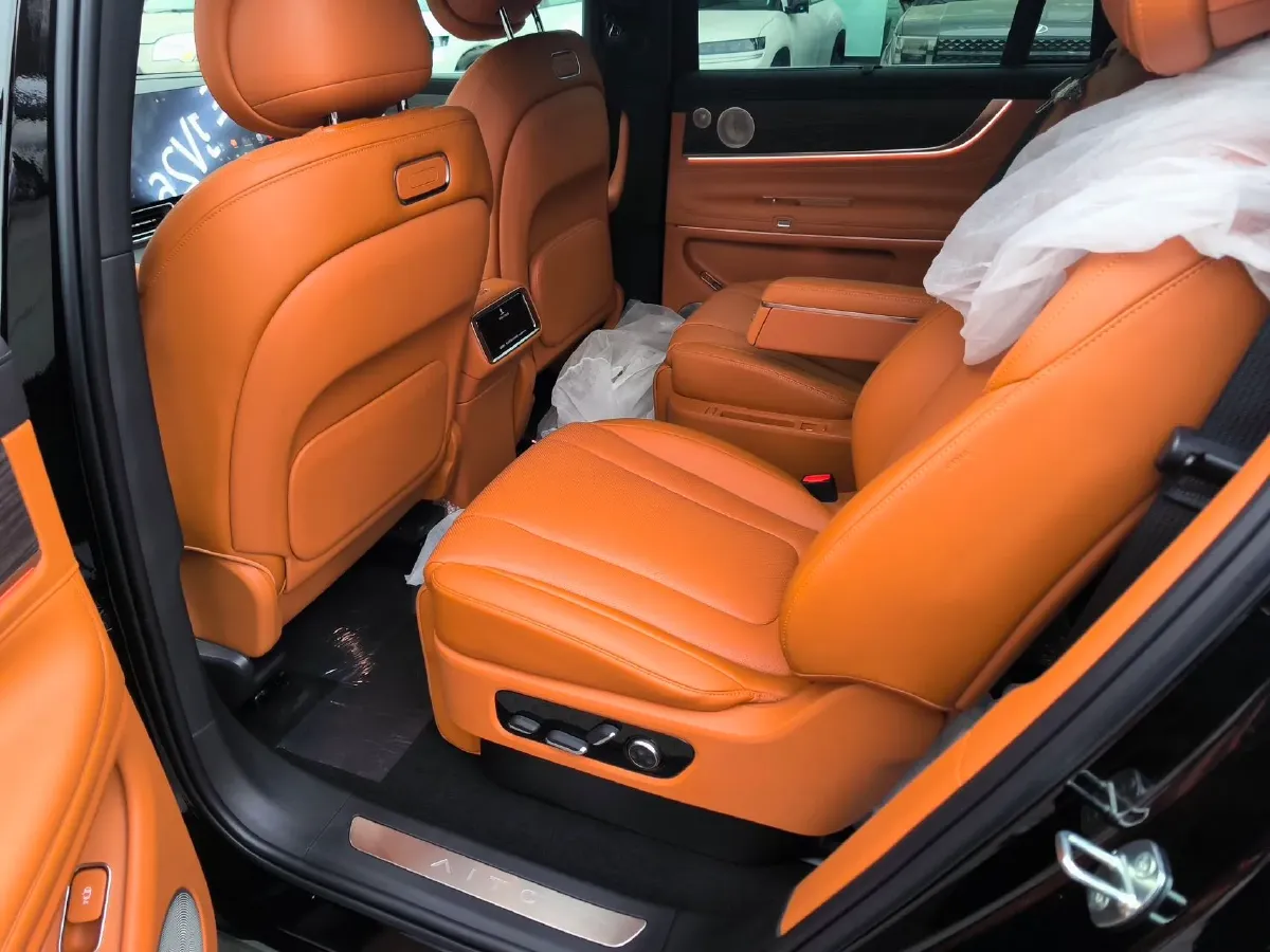 2025 AITO AITO M9 REEV 160HP REEV 52KWH,autocango,china used car exporter,china ev exporter,chinese used car exporter,chinese used ev exporter