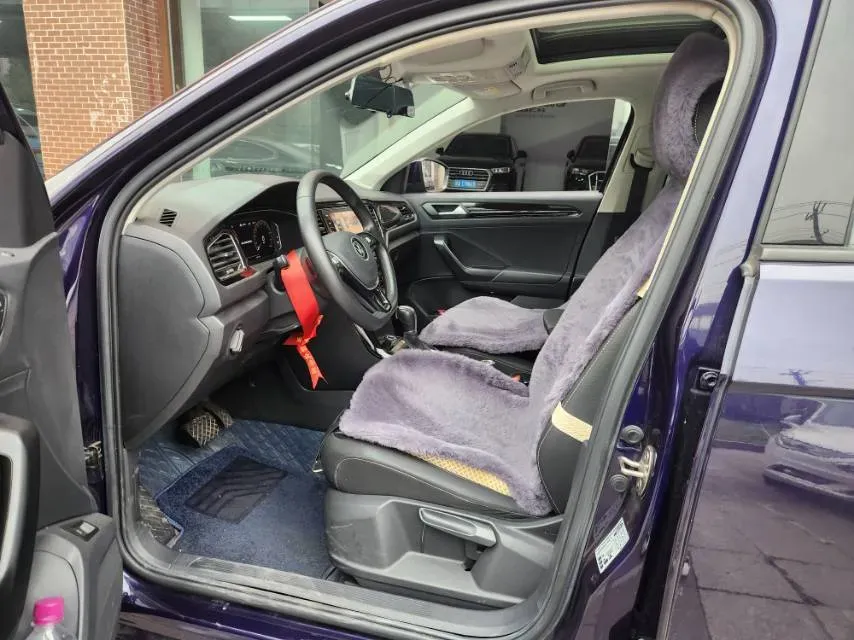 2021 Volkswagen T-Roc 1.4T 150HP L4 7DCT,autocango,china used car exporter,china ev exporter,chinese used car exporter,chinese used ev exporter