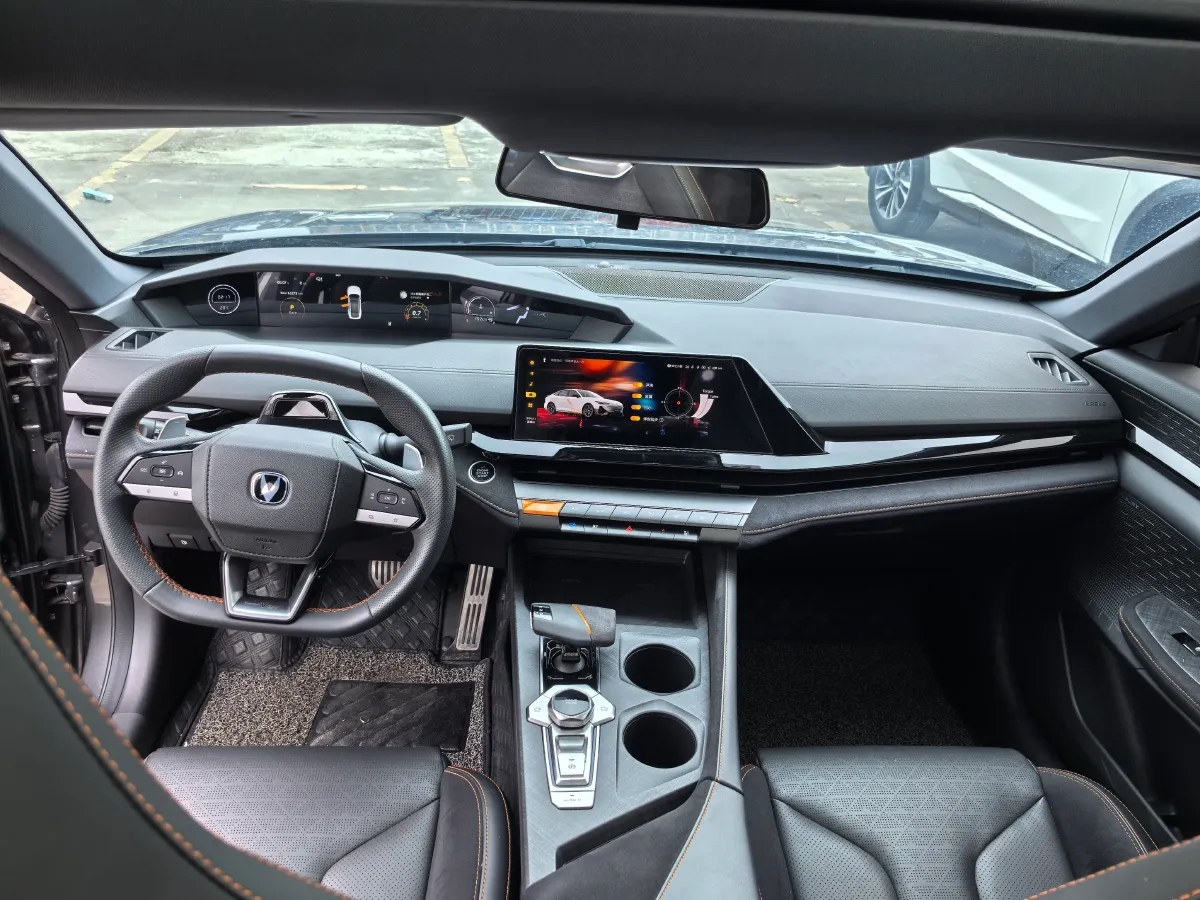 2022 ChangAn UNI-V 2.0T 233HP L4 8AT,autocango,china used car exporter,china ev exporter,chinese used car exporter,chinese used ev exporter