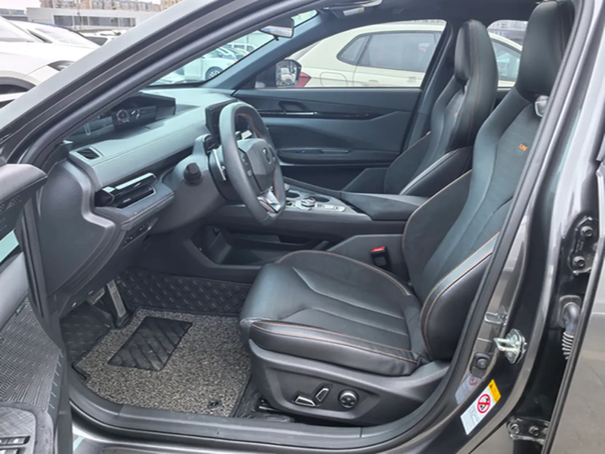 2022 ChangAn UNI-V 2.0T 233HP L4 8AT,autocango,china used car exporter,china ev exporter,chinese used car exporter,chinese used ev exporter